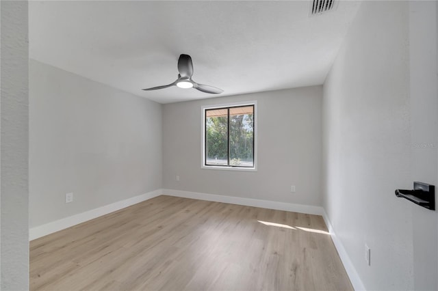 empty room featuring light wood-type flooring and ceiling fan