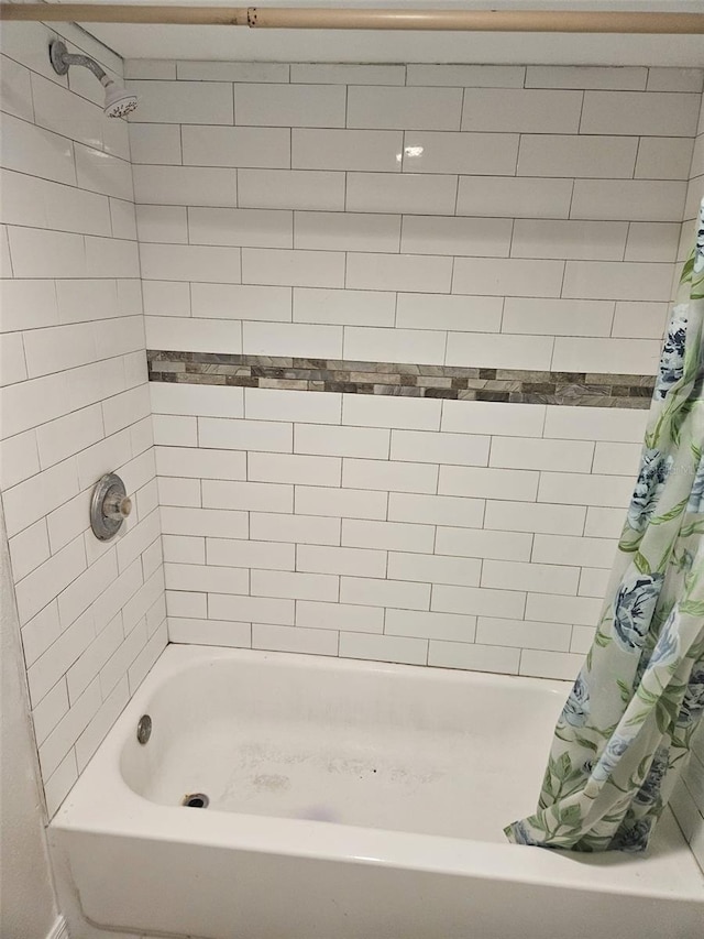 bathroom featuring shower / bath combo