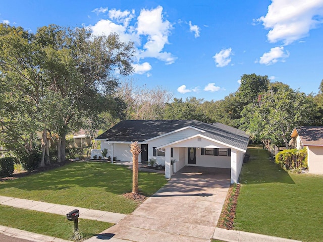 ranch-style home featuring a front lawn