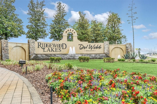 community / neighborhood sign with a lawn