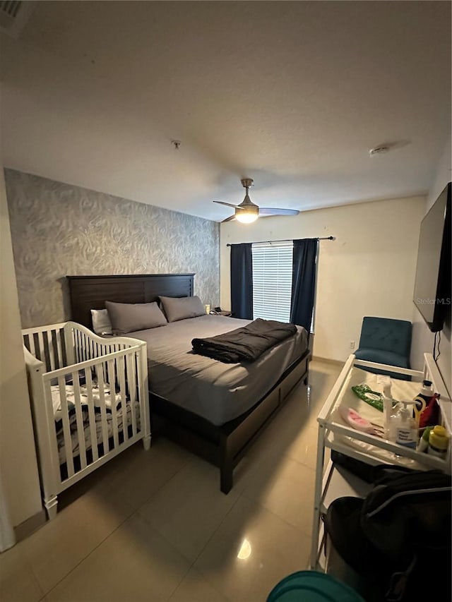 bedroom with ceiling fan