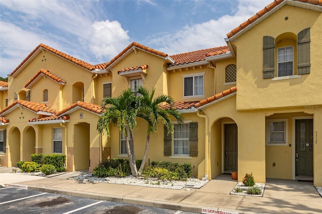 view of mediterranean / spanish-style house