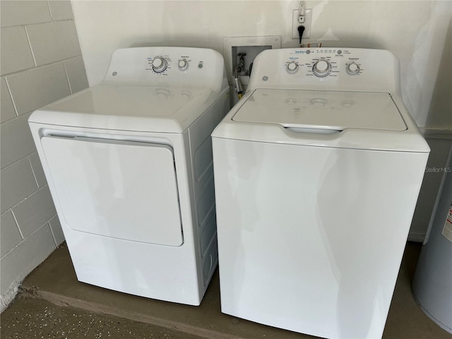 laundry room featuring independent washer and dryer