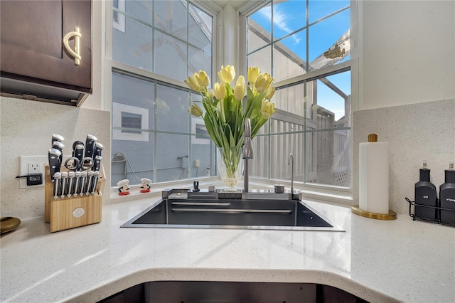 kitchen with decorative backsplash