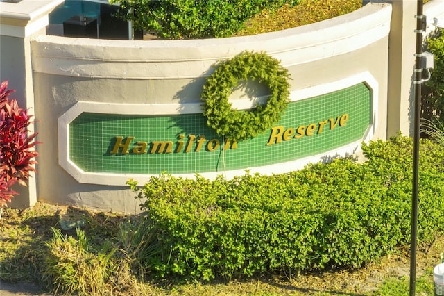 view of community / neighborhood sign