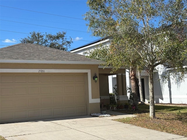 view of front facade featuring a garage