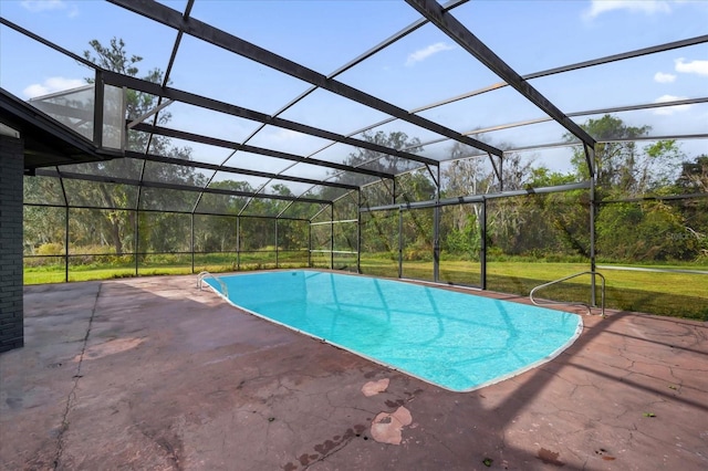 view of swimming pool with a lanai, a patio area, and a yard