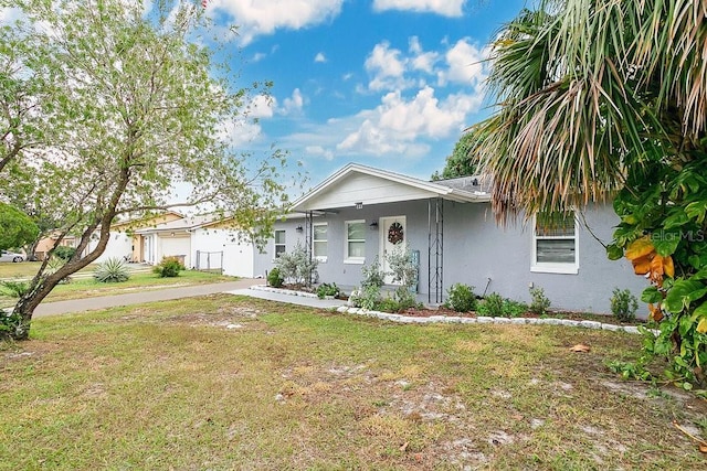 single story home with a front lawn