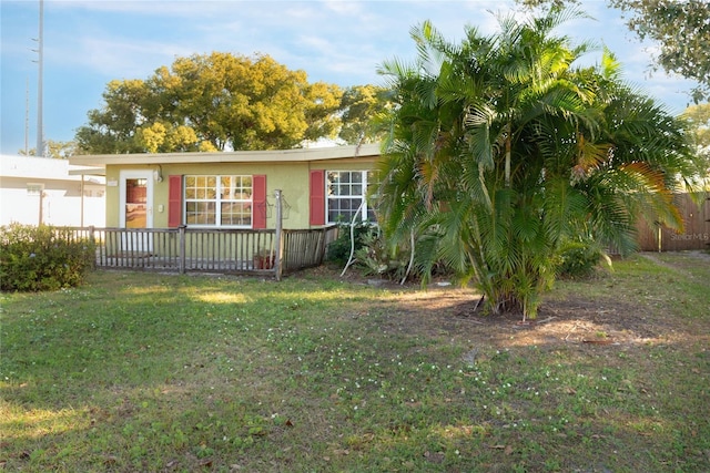 view of front of house with a front yard