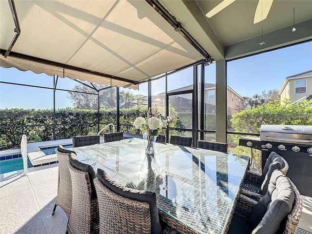 sunroom / solarium featuring ceiling fan