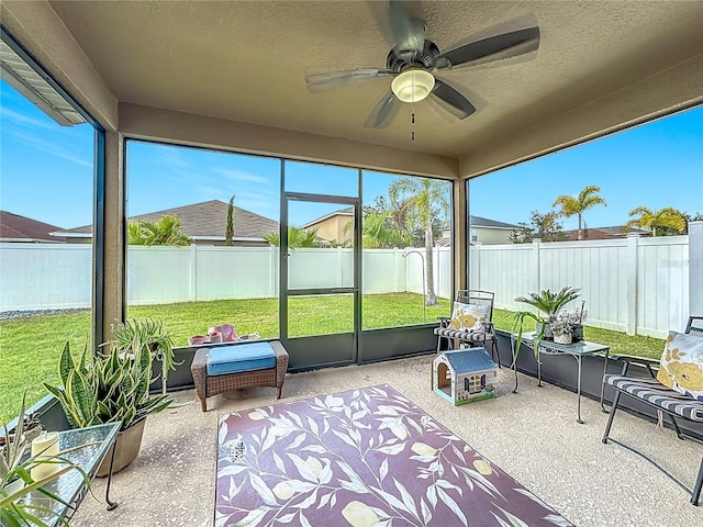 sunroom with ceiling fan