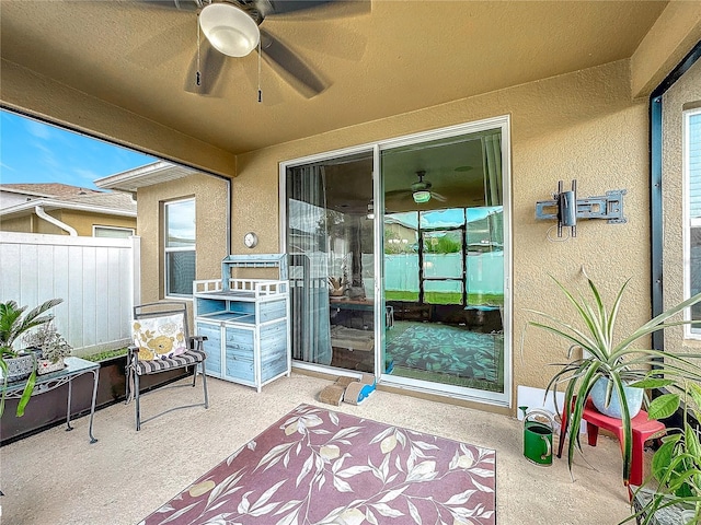 sunroom with ceiling fan