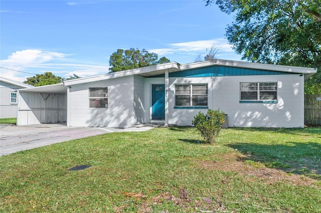 view of front of property featuring a carport and a front lawn