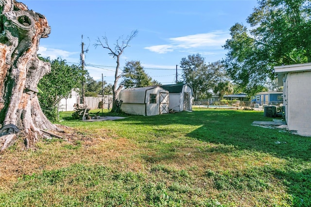 view of yard with a storage shed