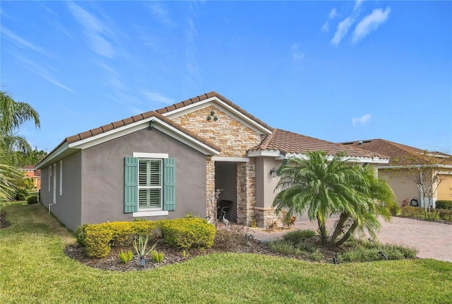 view of front of house featuring a front yard