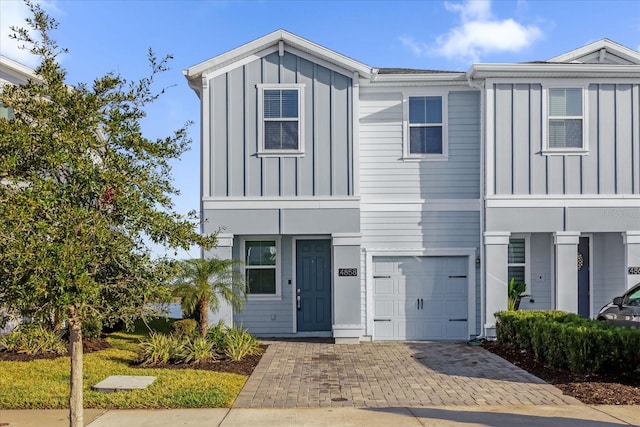 townhome / multi-family property featuring a garage