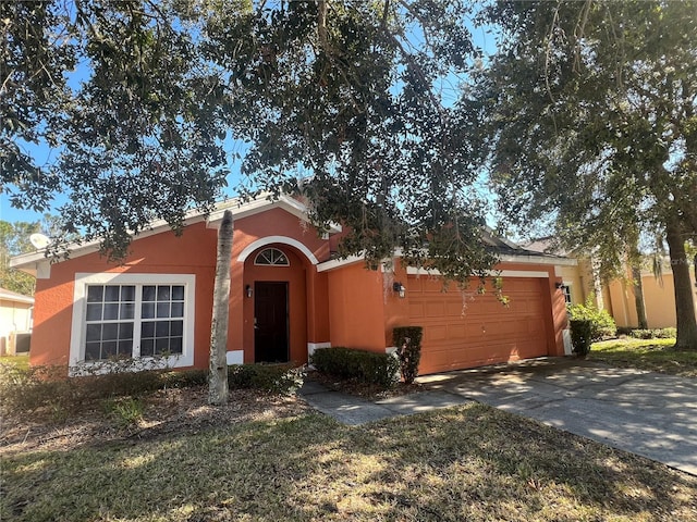 view of front facade featuring a garage