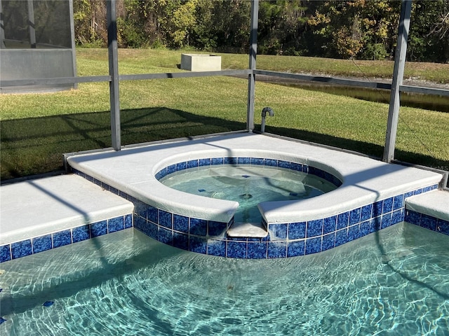 view of swimming pool with an in ground hot tub and a yard