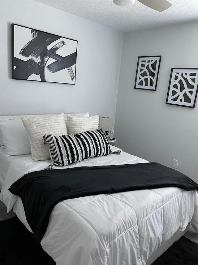 bedroom featuring a textured ceiling and ceiling fan