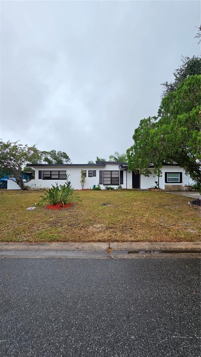 view of front of property with a front lawn