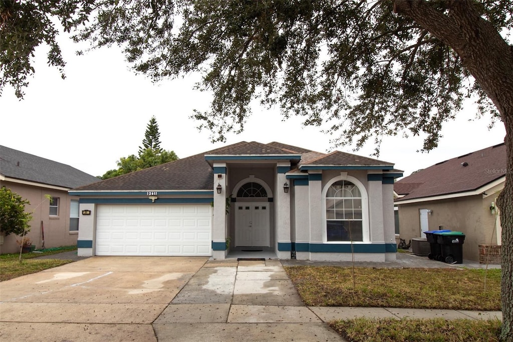 view of front facade with a garage