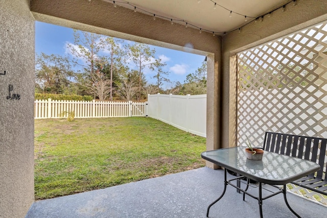 view of yard featuring a patio