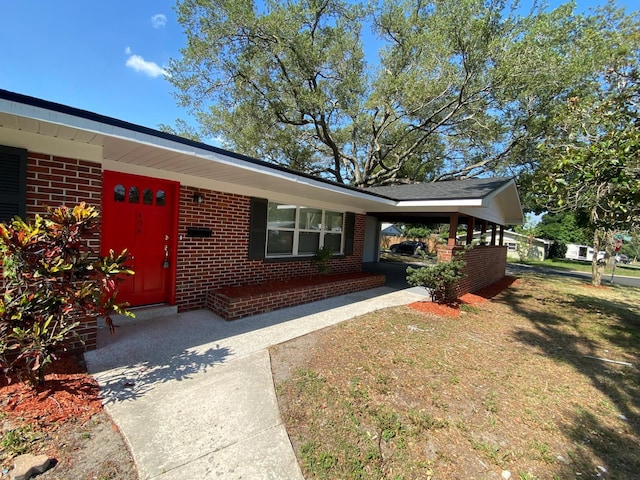 view of front of house featuring a front yard