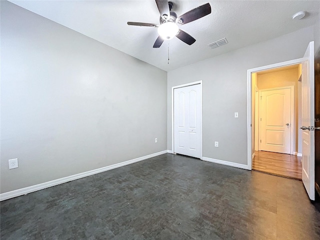 unfurnished bedroom featuring ceiling fan