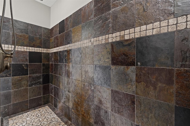 interior details with a tile shower