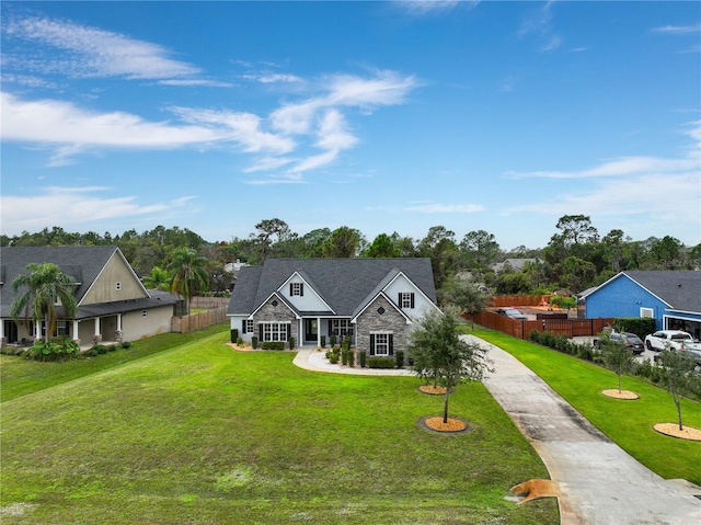 view of front of home featuring a front yard