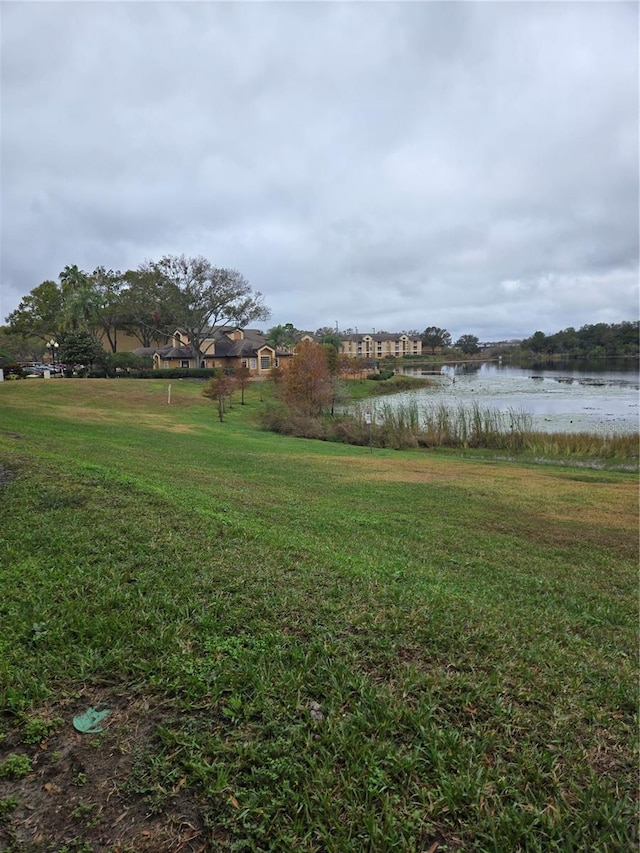 view of yard featuring a water view