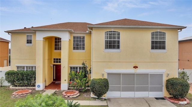 view of front facade featuring a garage