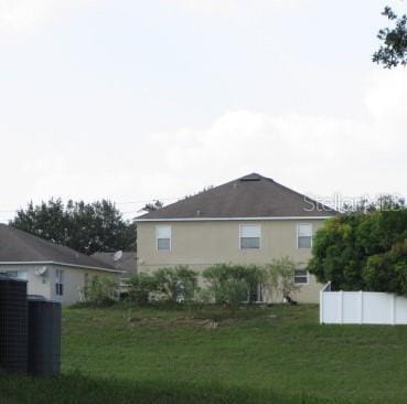 view of side of property featuring a lawn