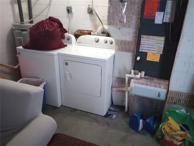 laundry room featuring washing machine and clothes dryer