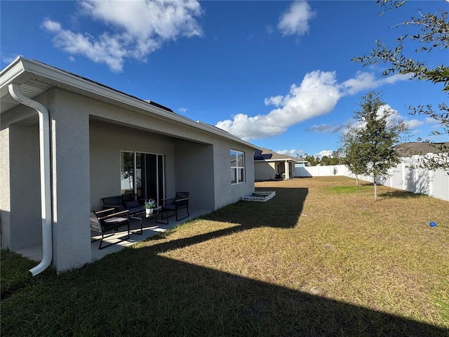 view of yard featuring an outdoor hangout area