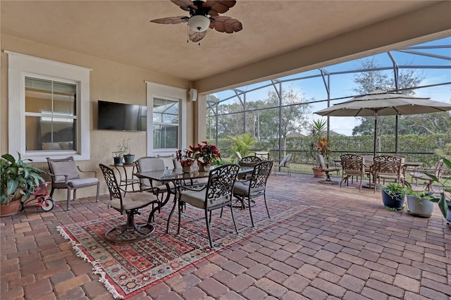 sunroom featuring ceiling fan