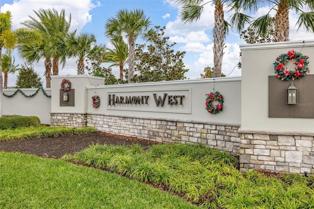 view of community / neighborhood sign