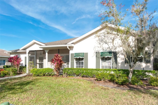 view of front of property with a front lawn