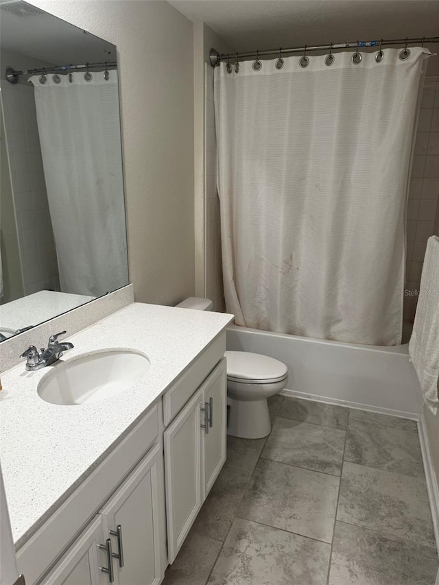 full bathroom featuring shower / bath combo with shower curtain, vanity, and toilet