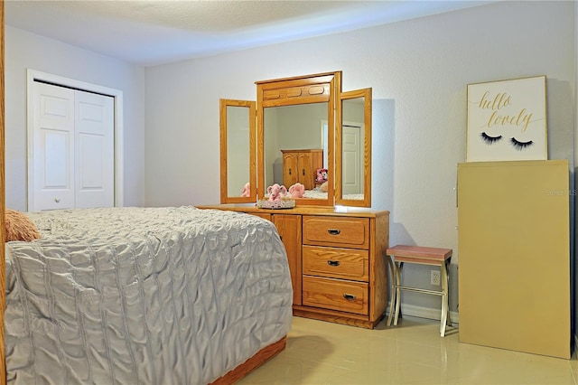 bedroom featuring a closet