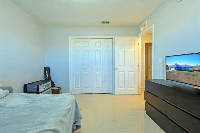 bedroom featuring a closet