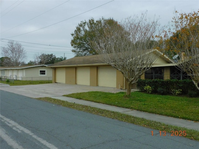 view of front of house with a garage and a front yard