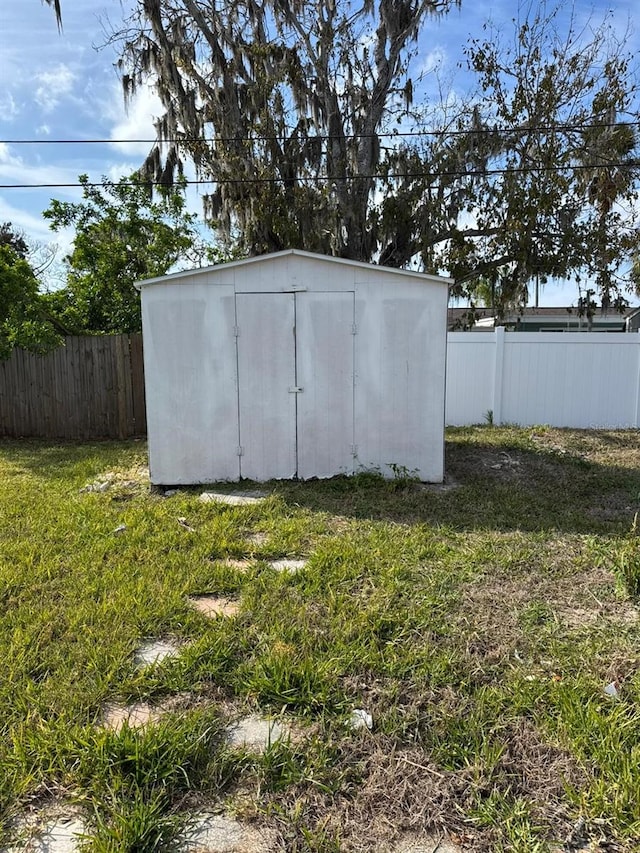 view of outdoor structure featuring a yard