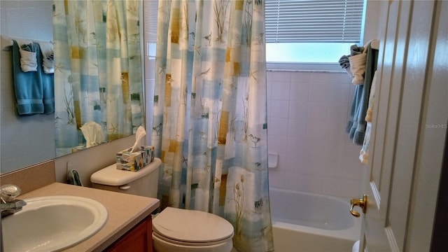 full bathroom featuring shower / bath combo with shower curtain, toilet, and vanity