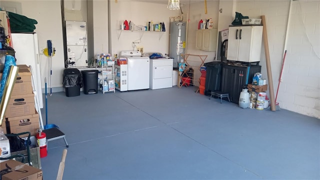 garage with water heater, heating unit, and independent washer and dryer