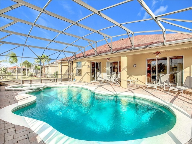 view of swimming pool featuring a lanai, ceiling fan, an in ground hot tub, and a patio