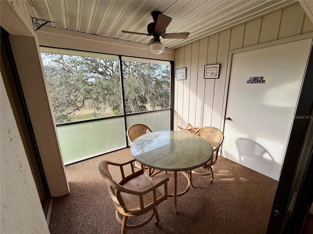 sunroom / solarium featuring ceiling fan