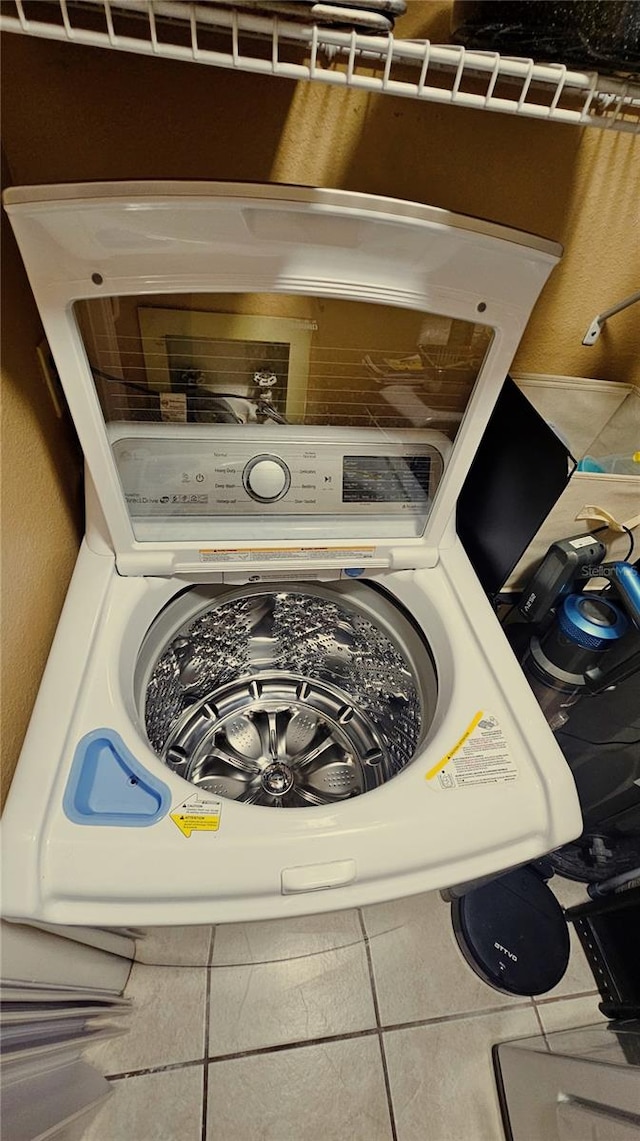 interior details featuring washer / dryer