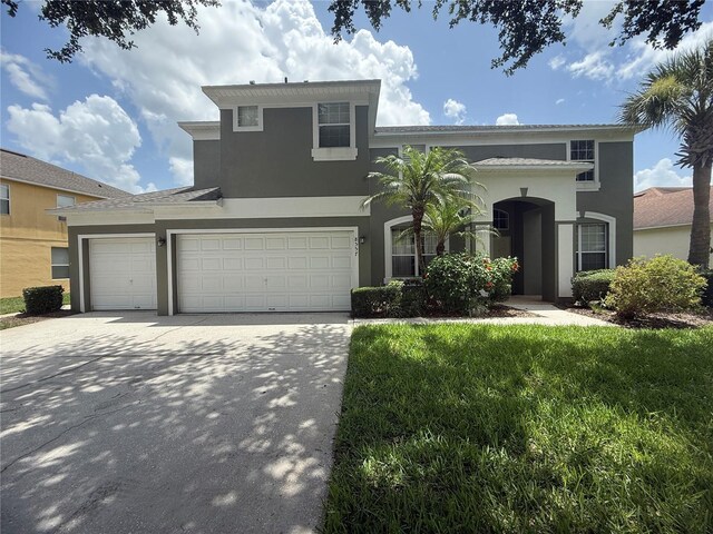 8557 La Isla Dr, Kissimmee, FL 34747 - traditional-style house featuring stucco siding, driveway, and a front lawn