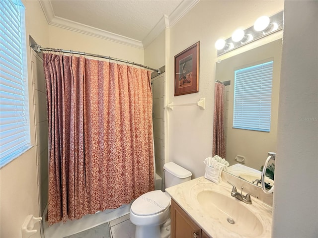 8557 La Isla Dr, Kissimmee, FL 34747 - full bath featuring vanity, ornamental molding, toilet, shower / tub combo with curtain, and a textured ceiling